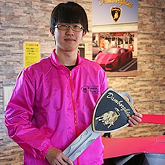 
「このダンボルギーニには夢が詰まってるから、開けられないんです」という言葉に、来訪者は思わず笑顔になってしまう。